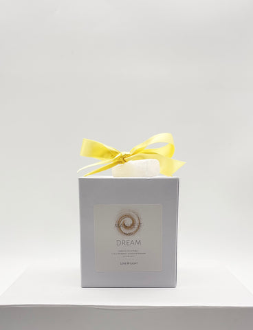 Manifest NUYU - 'Dream' Candle with Selenite 30cl